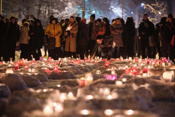 Prižiganje sveč v imenu pobitih, ranjenih in izginulih prebivalcev Gaze na Trgu republike v Ljubljani