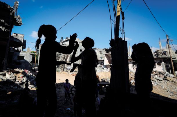 Dekliška igra v razrušeni Gazi