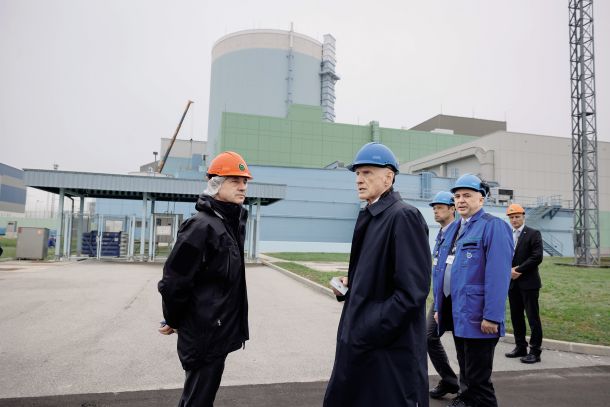 Robert Golob je že oktobra 2022, v času, ko se je vlada še uvajala, obiskal Jedrsko elektrarno Krško 