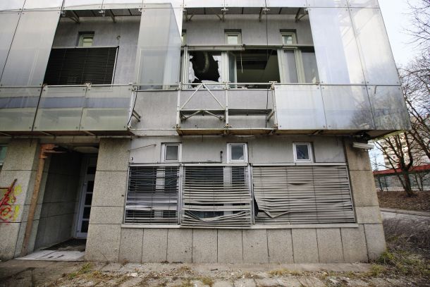 Bi tudi vi kupili stanovanje tako, da bi njegovo velikost ocenili iz letala? Na fotografiji fantomska stavba na Litijski v Ljubljani.
