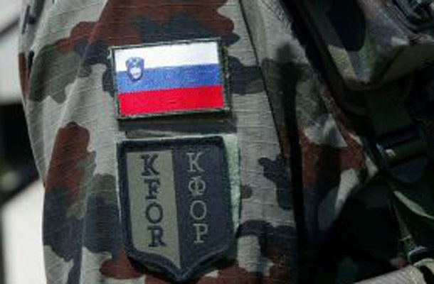 Resnično verjamemo, da ne politika, ne premišljeno vsiljevanje katoliških naukov ne spadata v slovensko vojsko ter prosimo za vašo državljansko podporo, da vojaški politični agitatorji svojih visokih položajev v te namene ne bi več zlorabljali.