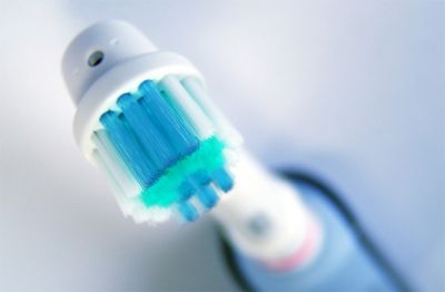 V električne zobne ščetke ne vgrajujejo zamenljivih akomulatorjev