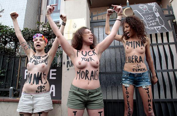 Gibanje Femen je nastalo v Ukrajini in ima sedež v Parizu, od leta 2010 pa po svetu izvaja 'razgaljene' akcije, s katerimi opozarja na pravice žensk in hkrati protestira proti diktaturam.