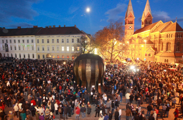 Bodo središče Maribora polnile samo še ljudske vstaje?