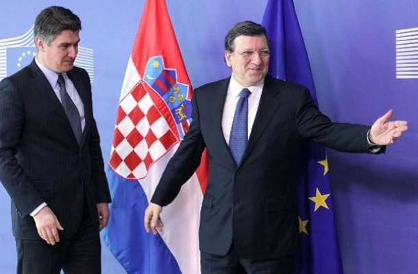 Premier Zoran Milanović je napovedal, da bodo sporno omejitev spremenili, a v rednem postopku, Barroso bo zaradi zavlačevanja ukrepal.