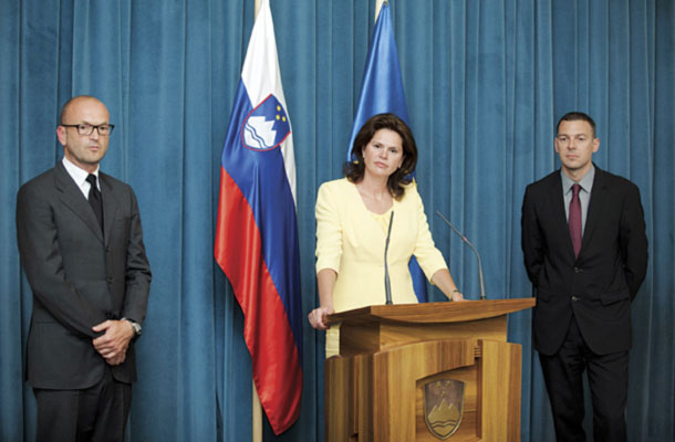 Boštjan Jazbec, guverner Banke Slovenije, Alenka Bratušek, predsednica vlade in Uroš Čufer, minister za finance.