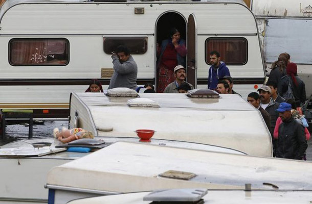 V Franciji živi okoli 20.000 Romov, samo v drugem četrtletju letos pa so jih iz države izgnali okoli 5000. 