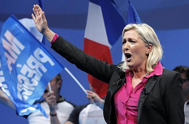Šefica francoske Nacionalne fronte Marine Le Pen kaže, kako visoko segajo njene ambicije