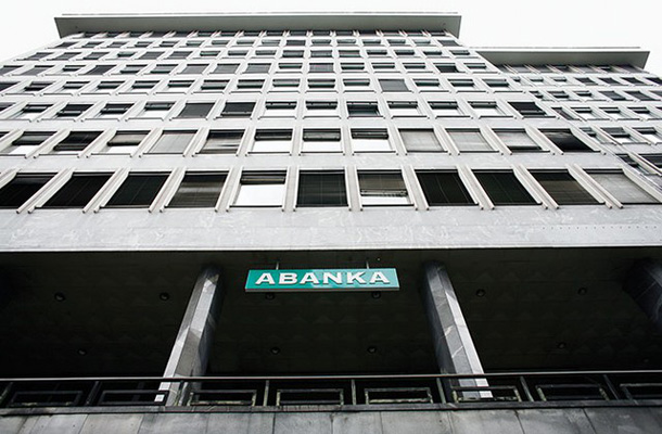 V prvem polletju je Abanka ustvarila 1,87 milijona evrov čistega dobička, potem ko je v enakem lanskem obdobju poročala o 17,44 milijona evrov čiste izgube.