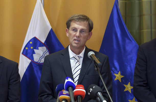 Predsednik slovenske vlade pričakuje, da bodo politične skupine v Evropskem parlamentu spoštovale pravni red EU in temeljna načela demokratičnosti pri izbiranju kandidatov za komisarje.