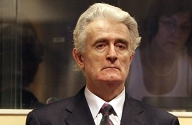 Karadžića so leta 2008 po 13 letih na begu prijeli v Beogradu. Na haaškem sodišču so mu začeli soditi leta 2009. 