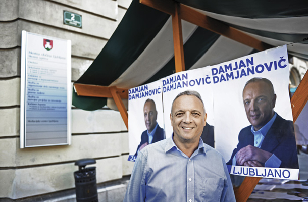 Damjan Damjanovič je, kljub temu, da je član SDS, lani na lokalnih volitvah nastopil kot neodvisni kandidat za župana Ljubljane.