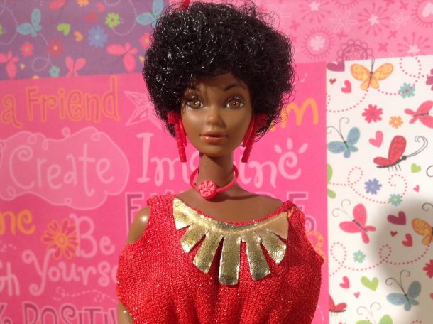 Prva temnopolta Barbie iz leta 1980.