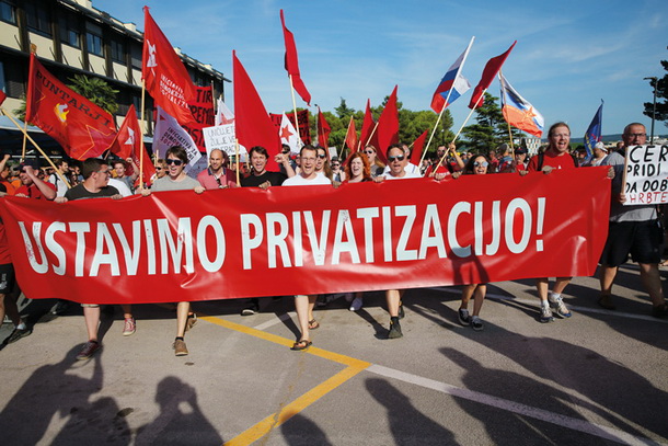 Iniciativa za demokratični socializem (IDS), jedro Združene levice, na protestu proti privatizaciji Luke Koper 5. julija letos.