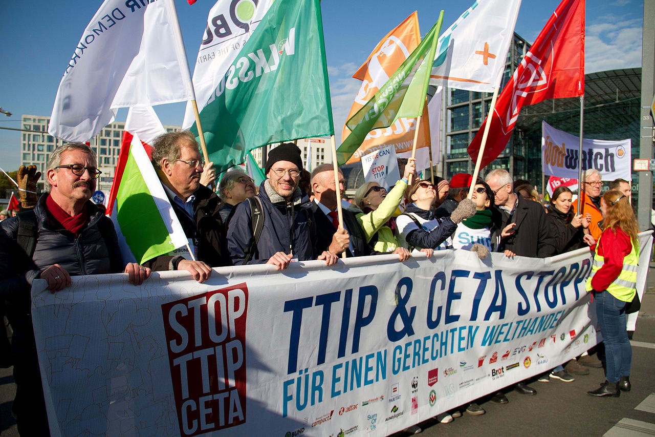 Lanskih demonstracij v Berlinu proti sporazumoma CETA in TTIP se je udeležilo četrt milijona ljudi.