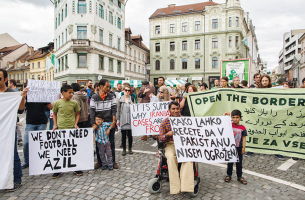 V podporo prosilcem za azil lani na Prešernovem trgu v Ljubljani