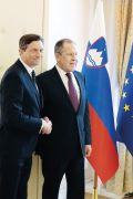 Prisrčni Pahor z ruskim zunanjim ministrom Lavrovom 