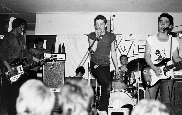 Kuzle, Idrija, spomeničarji NR '81, na kitari Dare Kaurič, danes Kingston