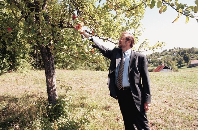 Lojze Peterle v Čužnji vasi na Dolenjskem