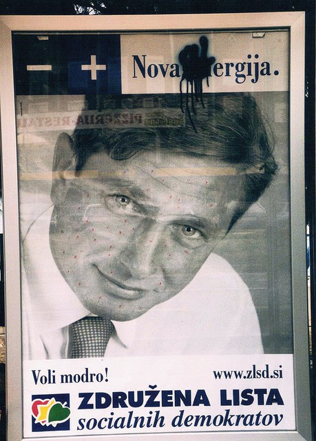 ZLSD, avtorja Jani Bavčer in Marko Rogač: 'Volilna kampanja je posledica politične situacije in želene prihodnosti, kot si jo želi in upa uresničiti ekipa ZLSD z Borutom Pahorjem na čelu. Trenutni črni politični situaciji, ki je negativna so edina modra in pozitivna opcija ljudje in program ZLSD. Volitve so seveda dokončna odločitev za eno opcijo, izbira proti (minus) trenutnemu stanju in za (plus) drugačno, modro prihodnost.'