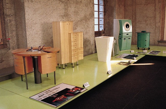 Razstava oblikovalskih zasnov - edini zanimiv del Bienala industrijskega oblikovanja.