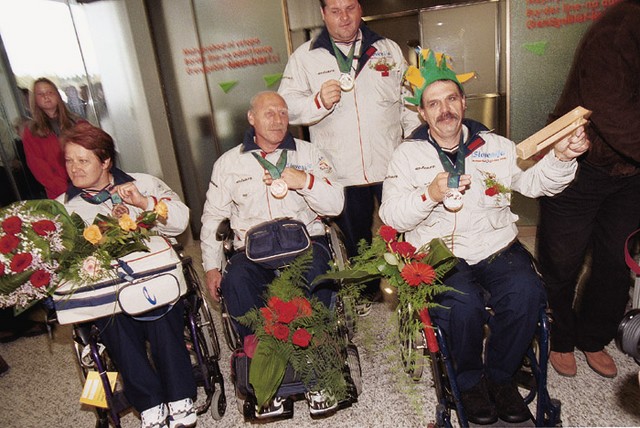 Slovenski dobitniki kolajn: (z leve protidesni): bronasta atleta Dragica Lapornik in Franc Roškar, srebrni Franjo Izlakar in srebrni strelec Franci Pinter