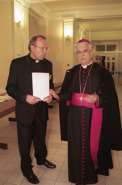 Dr. Anton Stres, cerkveni publicist na državne stroške? (na sliki levo)