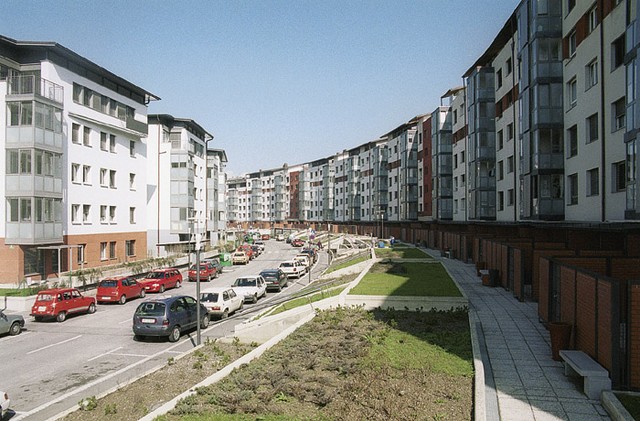 Nove Poljane, kraj kadrovskih stanovanj