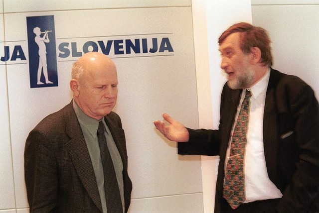 Janez Kocijančič: 'Ne vidim nobenega vzroka za odstop sveta. Svet je sestavljen zelo pluralno, zato ni enostavno dobiti 13 glasov.' (desno član sveta RTVS Marcel Buh)