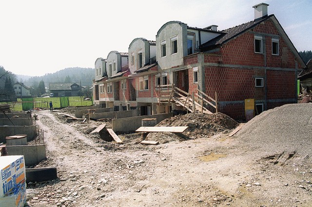 Primer Zg. Hrušica: Gradnja brez spremembe gradbenega dovoljenja
