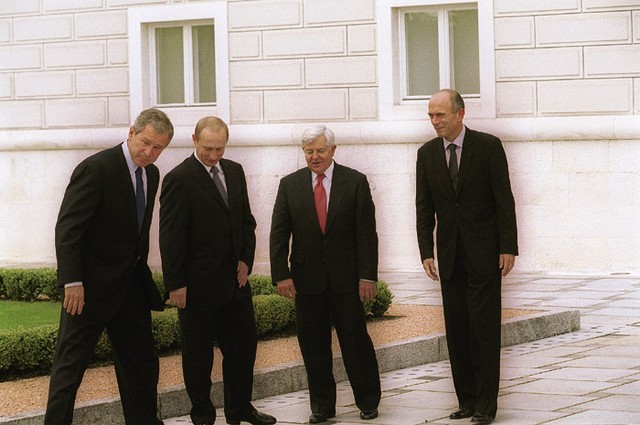 Glej, NATO!