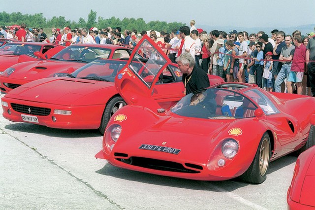 Ferrari 330-P4 in sivolasi lastnik