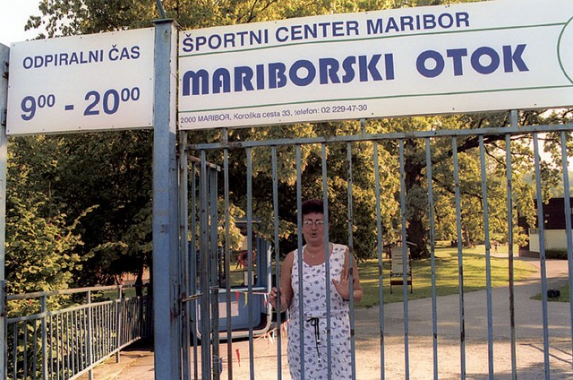 Mira, pobiralka vstopnic na kopališču