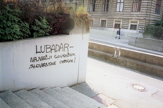 Ljubljana - na Erjavčevi, predlog nadškofu, koga gre okrcati, ko bo spet javno nastopal