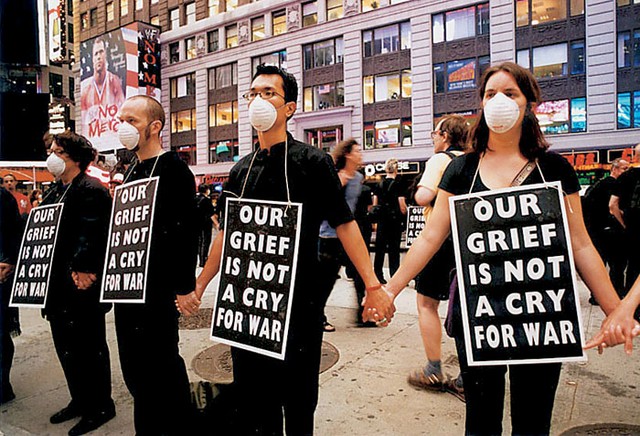 Redki protesti proti vojni: Time square v New Yorku