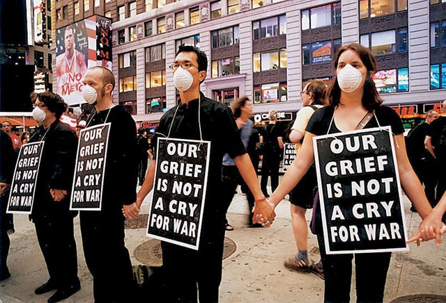 Redki protesti proti vojni: Time square v New Yorku