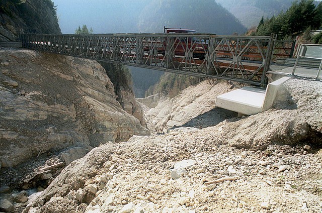 Montažni most nad plaziščem
