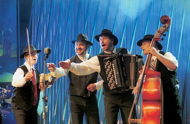 Frajkinclarji, ljudski godci na popevkarskem festivalu