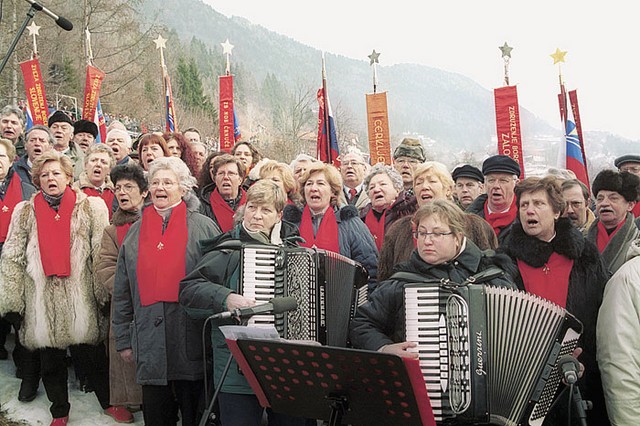 Ko so utihnili profesionalni muzikantje, so poprijeli ljubiteljski