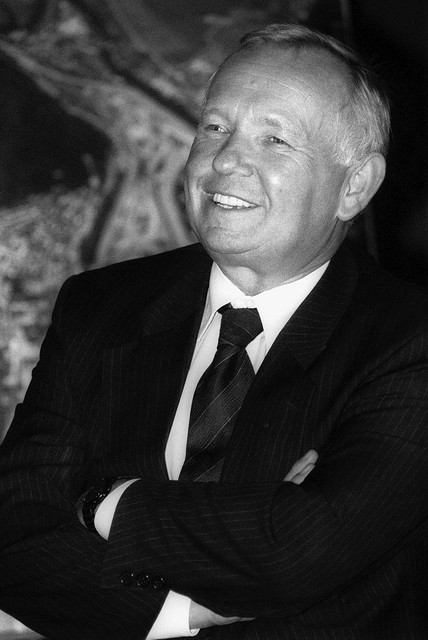 Janez Bohorič - predsednik uprave Save, član nadzornih svetov Merkurja in Mercatorja, včasih podpredsednik slovenskega Izvršnega sveta (1984-1990)