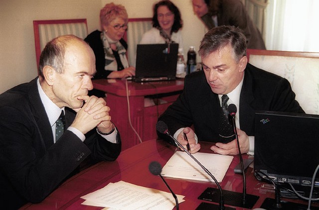 Bruto plača generalnega sekretarja vlade 1,121.741,00 SIT