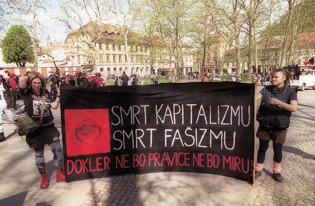 A-globalisti na praznovanju 1. maja v Ljubljani