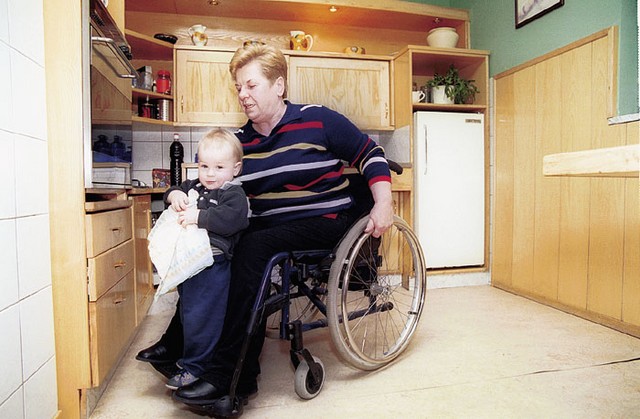 Julčka Kralj v posebej za njo preurejeni kuhinji.