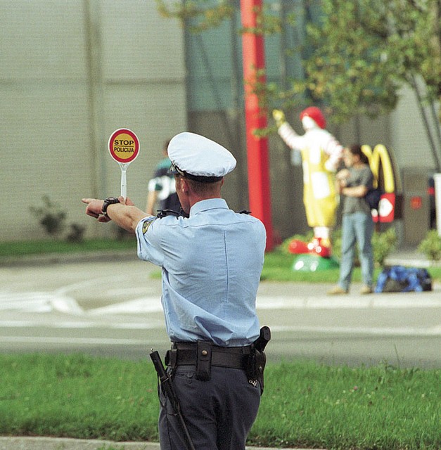 Se obeta nov rdeč karton?