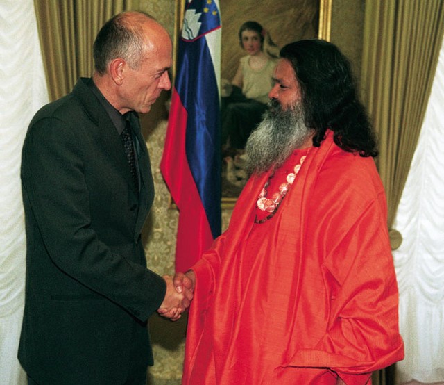 Janez Drnovšek in guru Paramhans Swami Maheshwaranando