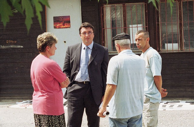 Bojan Bugarič, državni sekretar na notranjem ministrstvu v begunskem centru Vič