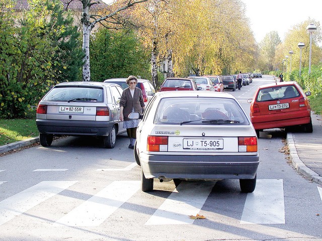 Zaparkirano križišče na Mencingerjevi