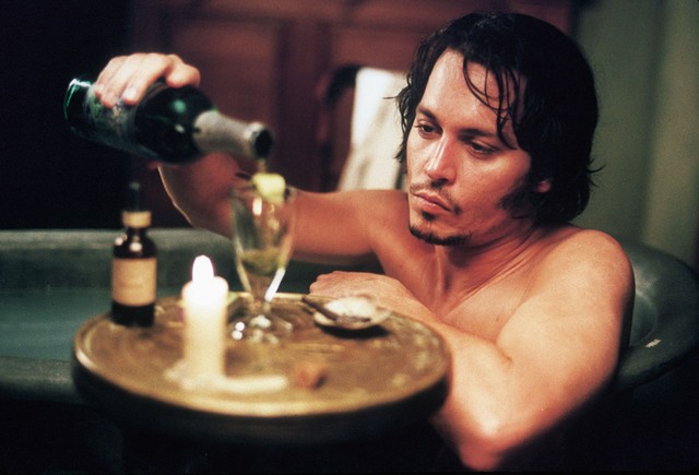 Johnny Depp v filmu Iz pekla pripravlja legendarni napitek