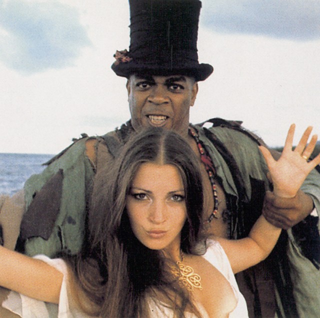 Živi in pusti umreti: Bond je postal Roger Moore in za začetek defloriral eterično Solitaire