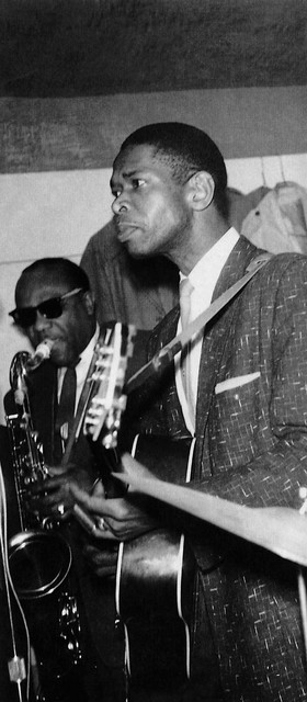 'Meketajoči tenorist' J.T. Brown in kitarist Elmore James, Chicago, petdeseta leta
